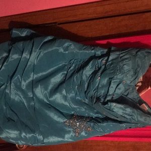Aqua blue strapless evening prom dress.